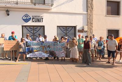 Manifestació dijous a la tarda a les portes de l’Ajuntament de Cunit. Eix
